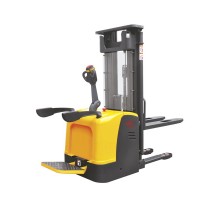 Штабелер самоходный 1,5 т 5,6 м TOR CDDK15-III Li-ion 24/150 В/Ач (с платформой)
